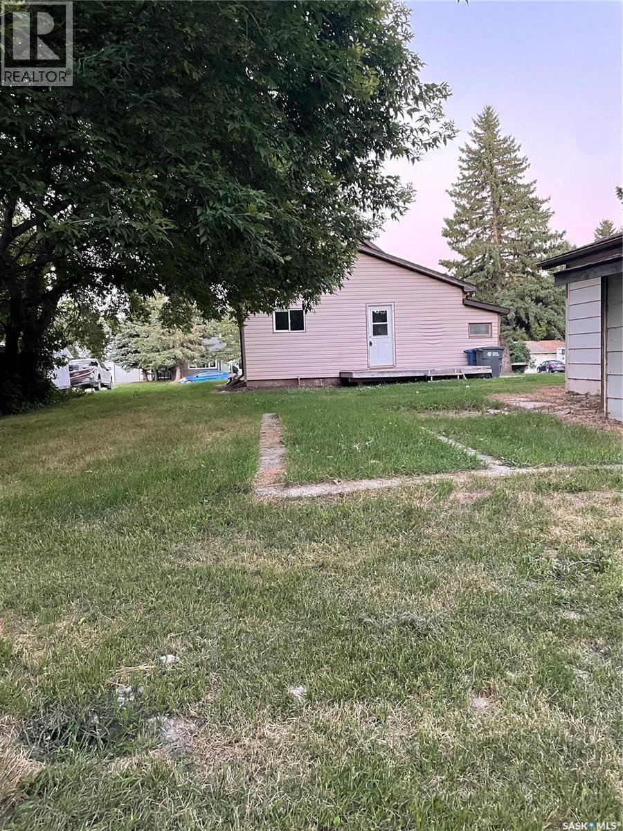 406 Southesk Street, Whitewood, Saskatchewan  S0G 5C0 - Photo 2 - SK032084