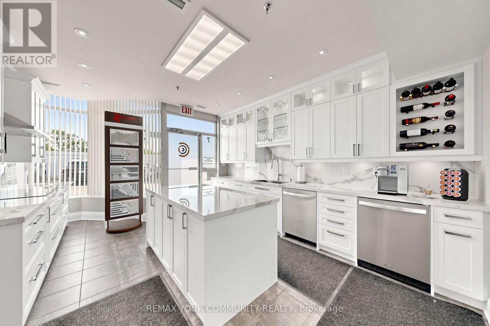 7 - 561 Edward Avenue, Richmond Hill, Ontario  L4C 9W6 - Photo 3 - N13702232