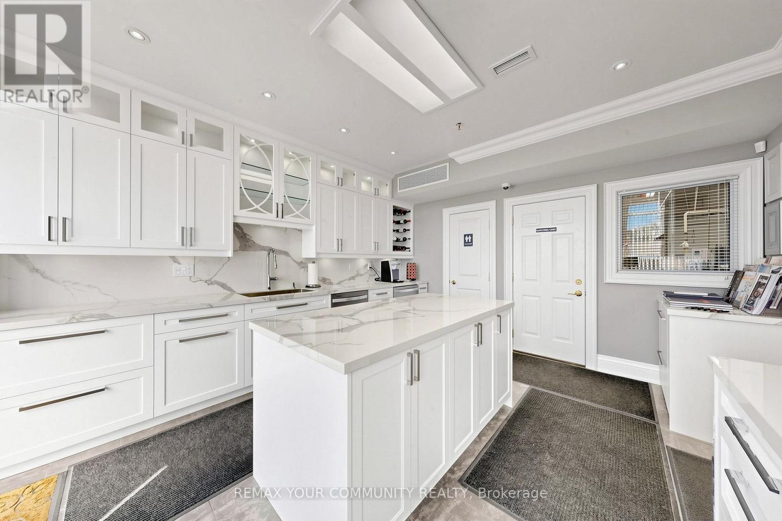 7 - 561 Edward Avenue, Richmond Hill, Ontario  L4C 9W6 - Photo 8 - N13702232