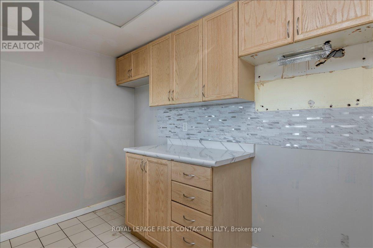 709 - 65 Ellen Street, Barrie, Ontario  L4N 3A5 - Photo 8 - S13698042