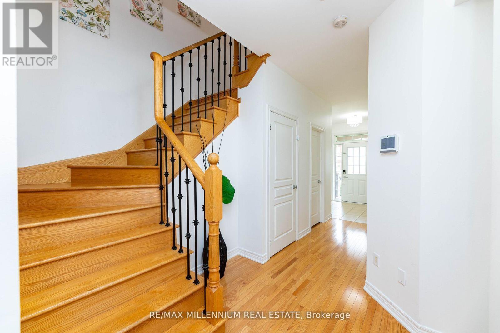 9 Pendulum Circle, Brampton, Ontario  L6R 3N5 - Photo 3 - W13703760