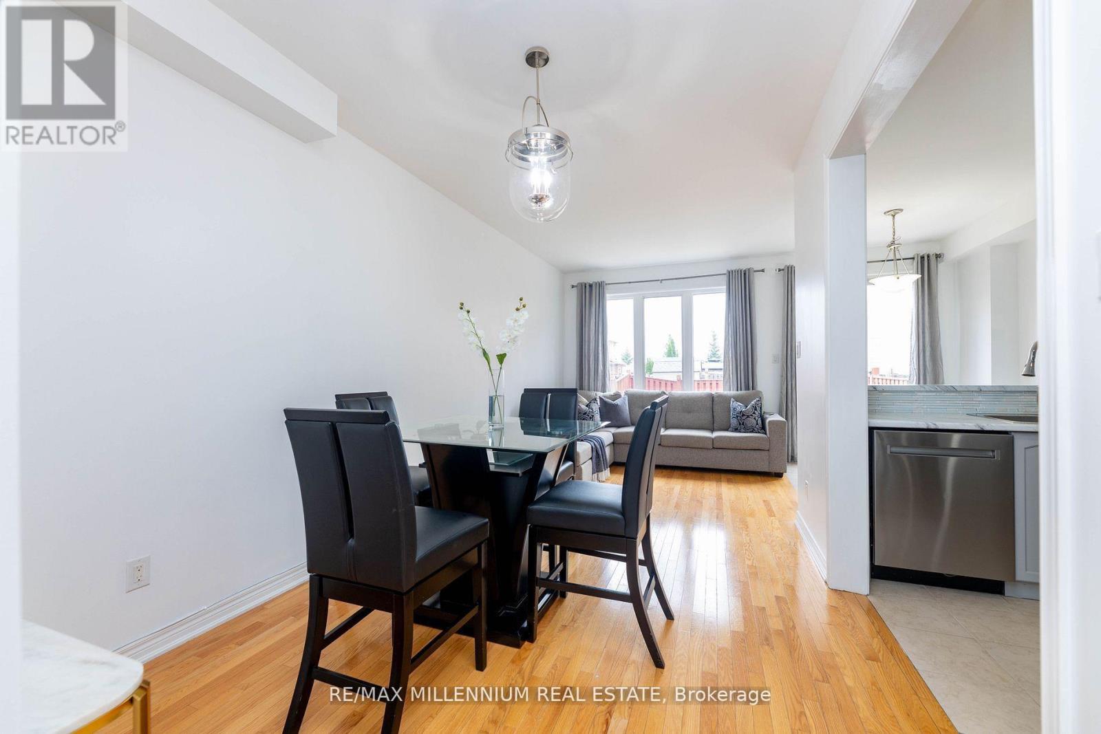 9 Pendulum Circle, Brampton, Ontario  L6R 3N5 - Photo 7 - W13703760