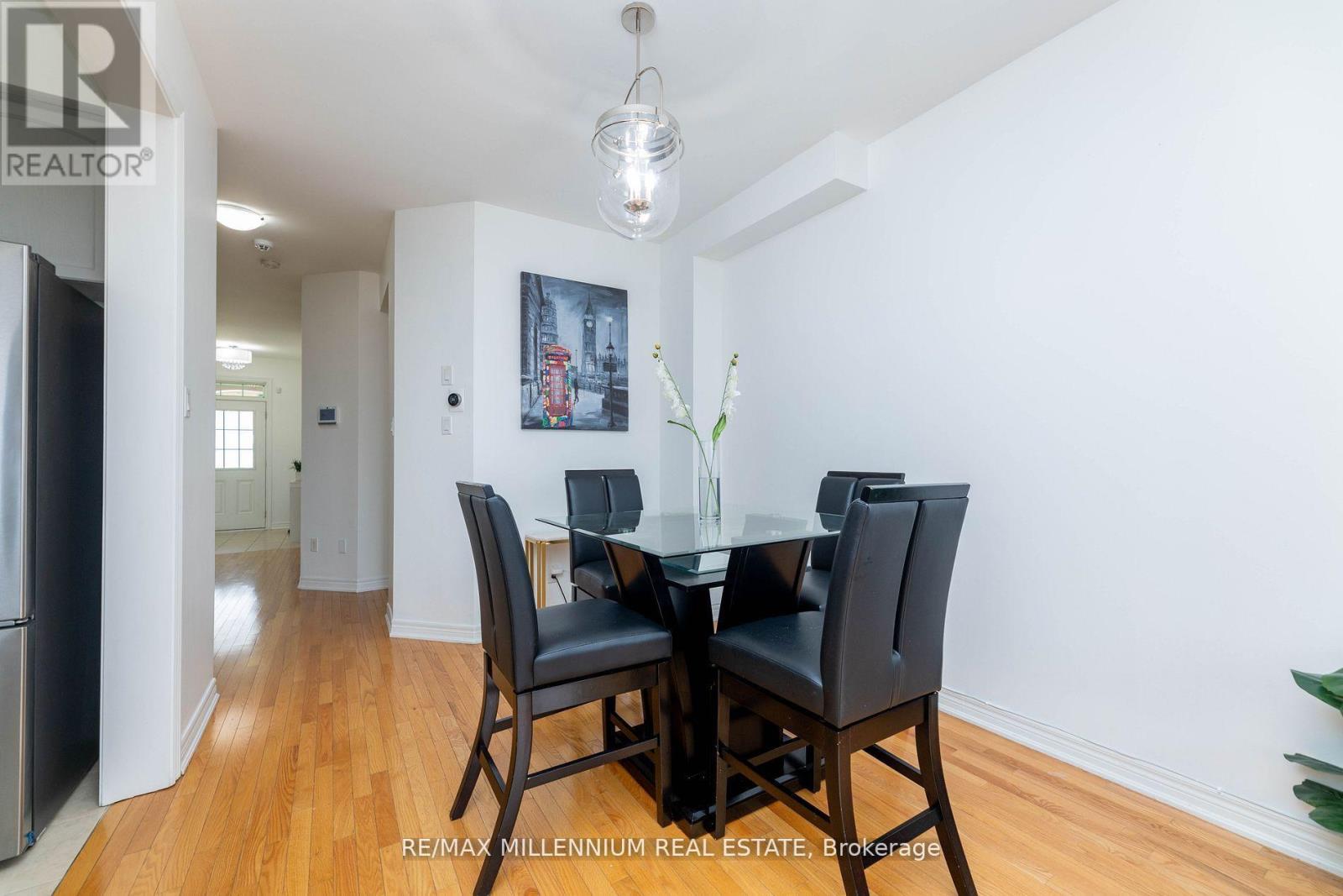9 Pendulum Circle, Brampton, Ontario  L6R 3N5 - Photo 8 - W13703760