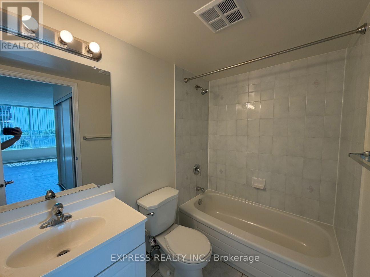 Lph12 - 39 Pemberton Avenue, Toronto, Ontario  M2M 4L6 - Photo 8 - C13703386