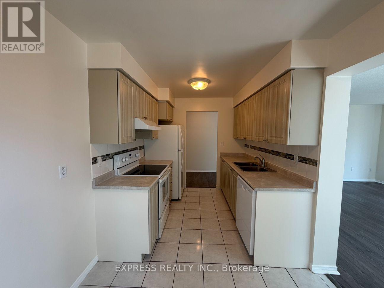 Lph12 - 39 Pemberton Avenue, Toronto, Ontario  M2M 4L6 - Photo 3 - C13703386
