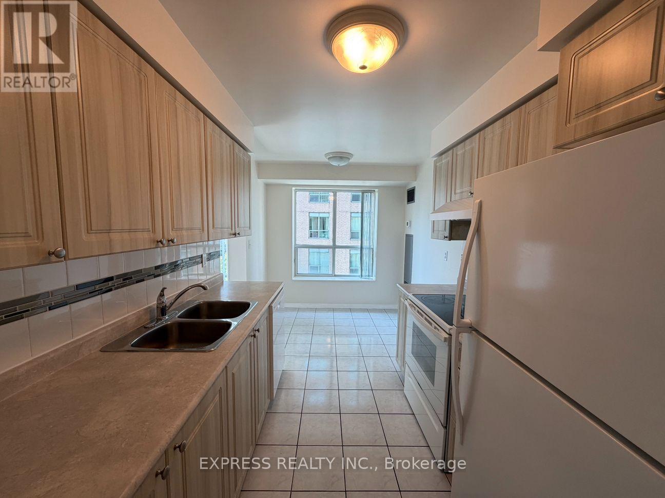 Lph12 - 39 Pemberton Avenue, Toronto, Ontario  M2M 4L6 - Photo 2 - C13703386