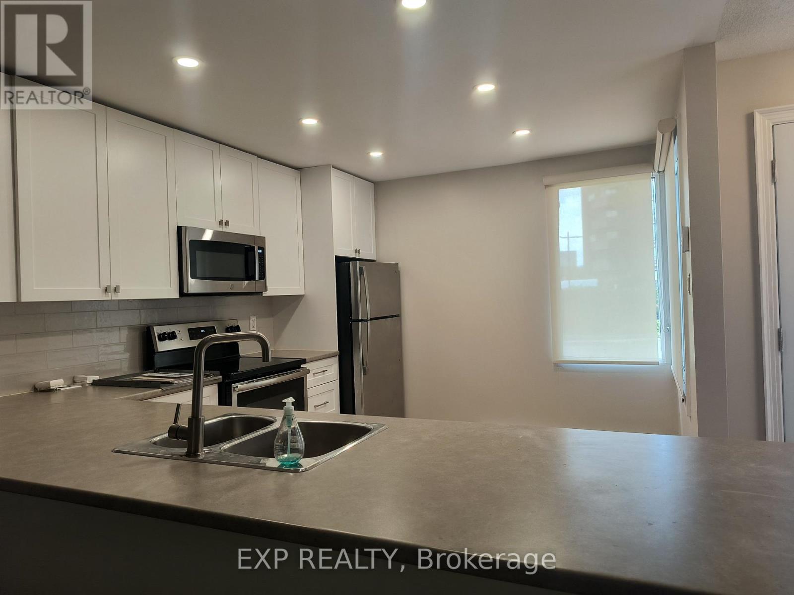 002 - 1310 Richmond Road, Ottawa, Ontario  K2B 8L3 - Photo 3 - X13703826