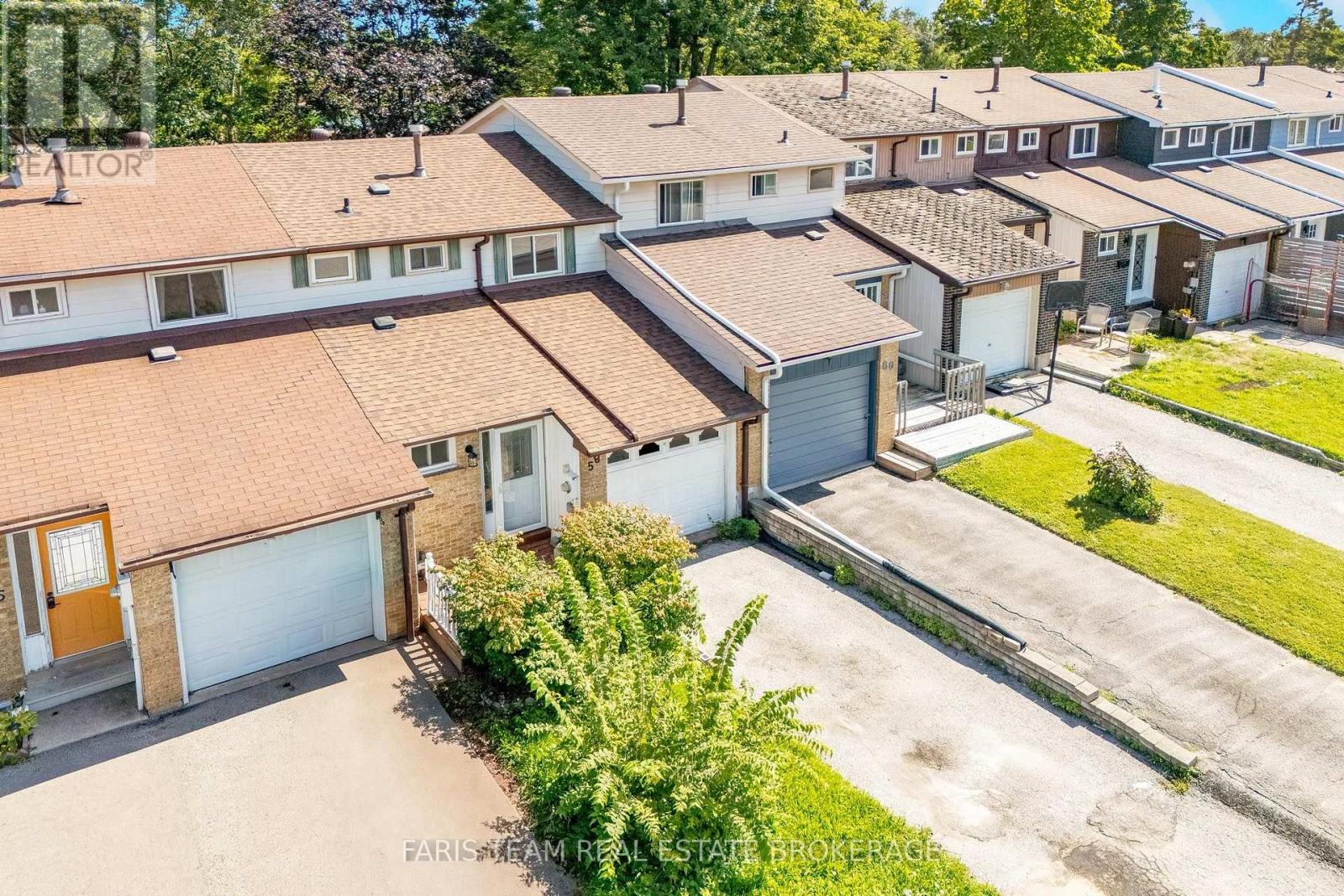 58 Chaucer Crescent, Barrie, Ontario  L4N 4T7 - Photo 2 - S13697114