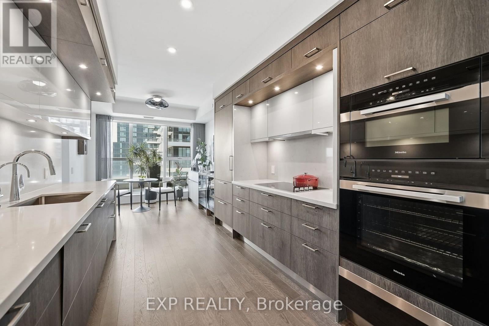 2301 - 30 Inn On The Park Drive, Toronto, Ontario  M3C 0P7 - Photo 7 - C13703864