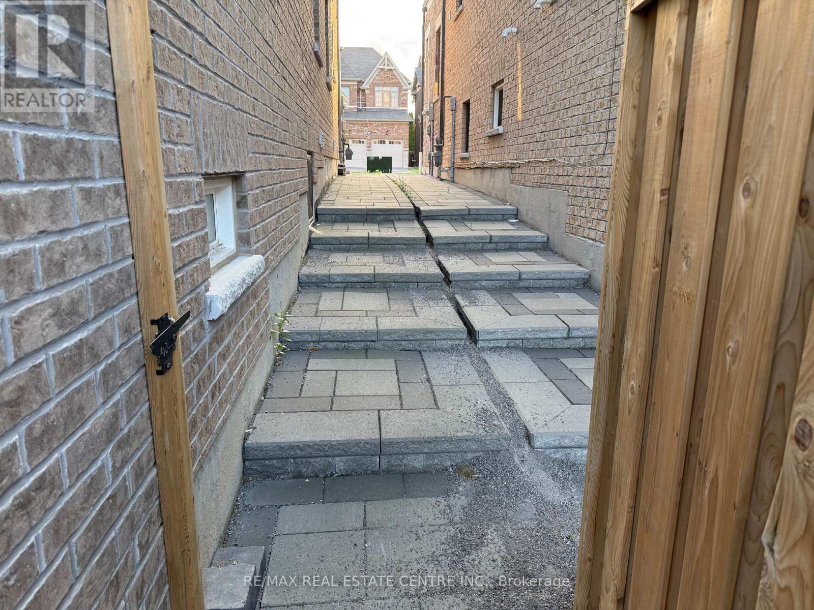 Basement - 41 Bremner Street, Whitby, Ontario L1R 0P8 - Photo 4 - E13703854