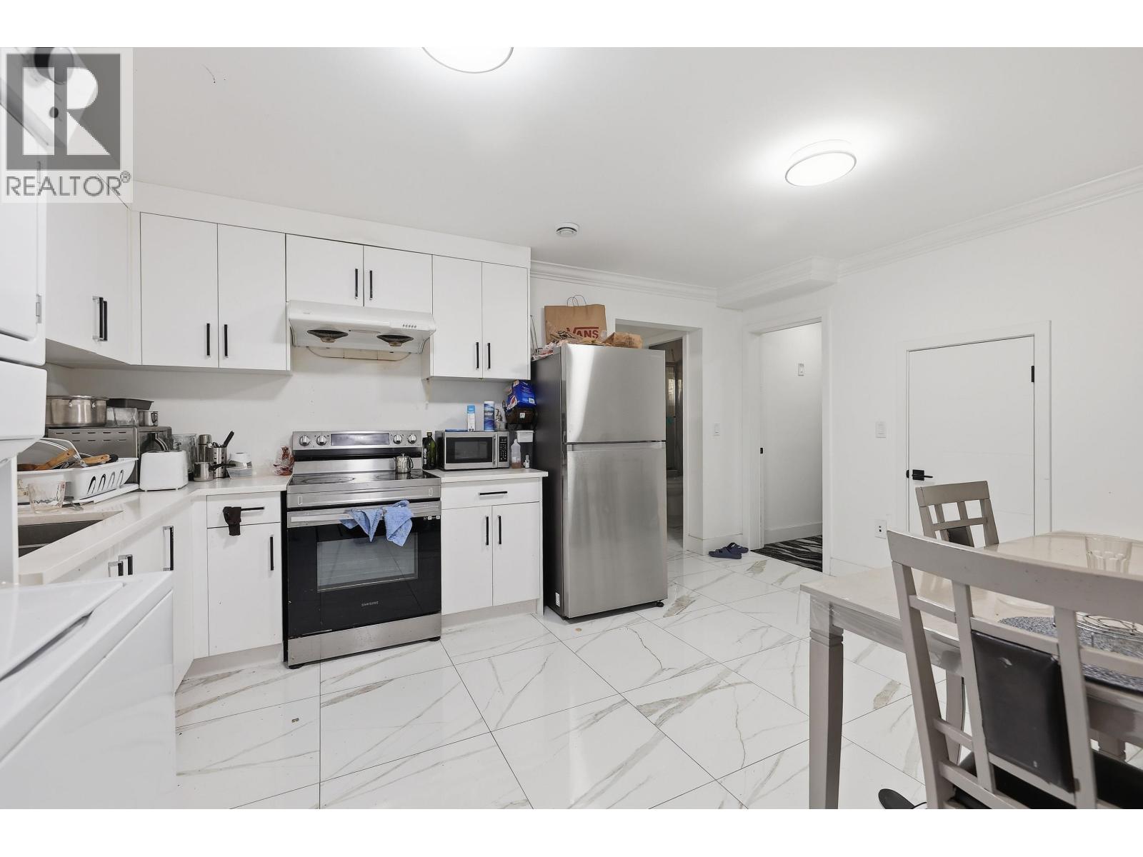 8061 11th Avenue, Burnaby, British Columbia  V3N 2N8 - Photo 30 - R3158009