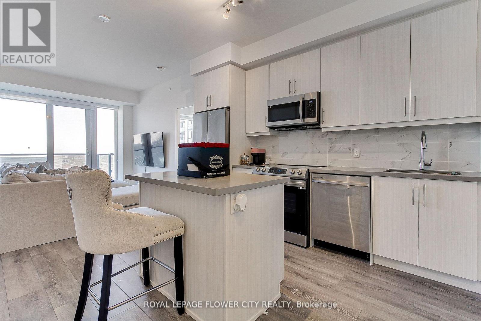 2305 - 95 Oneida Crescent, Richmond Hill, Ontario  L4B 0H5 - Photo 2 - N13703840
