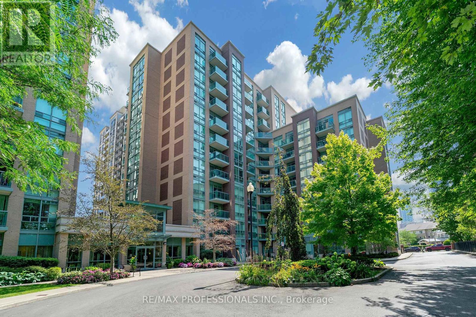 402 - 9 MICHAEL POWER PLACE, Toronto, Ontario
