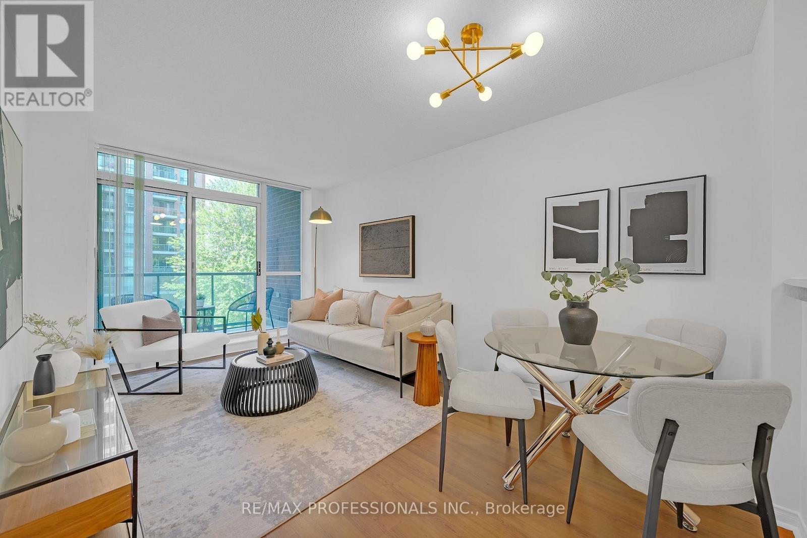 402 - 9 Michael Power Place, Toronto, Ontario  M9A 0A5 - Photo 2 - W13703836