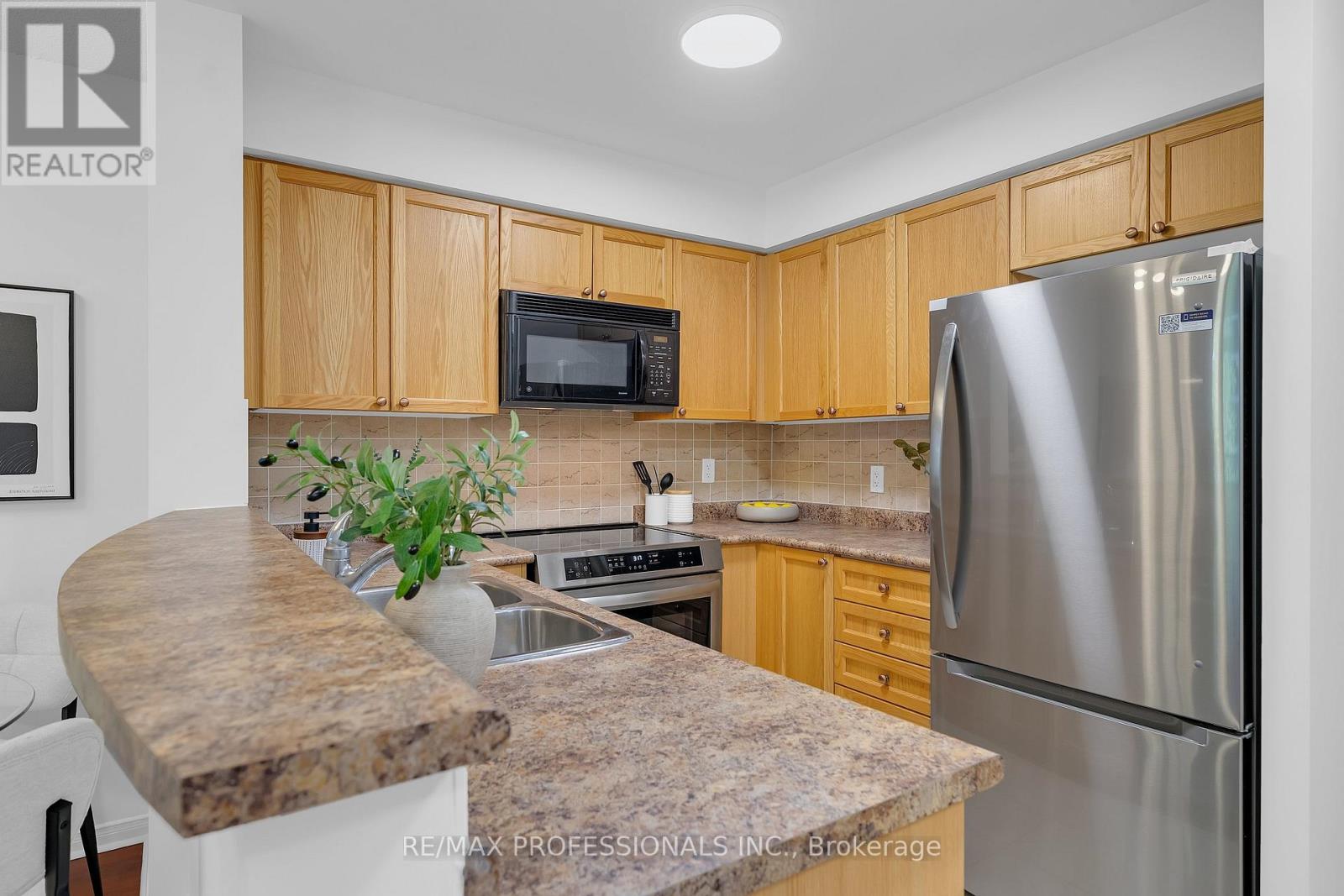 402 - 9 Michael Power Place, Toronto, Ontario  M9A 0A5 - Photo 24 - W13703836