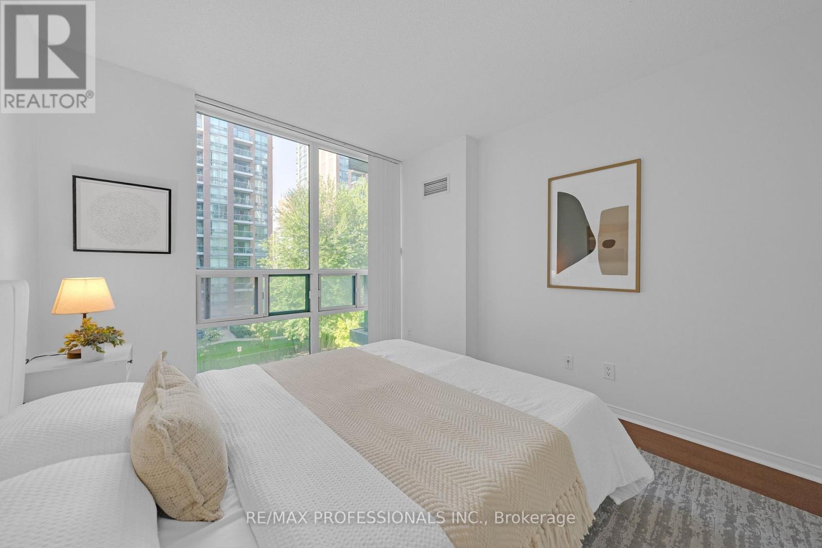402 - 9 Michael Power Place, Toronto, Ontario  M9A 0A5 - Photo 25 - W13703836