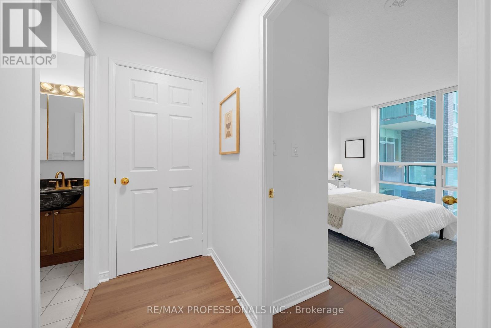 402 - 9 Michael Power Place, Toronto, Ontario  M9A 0A5 - Photo 26 - W13703836