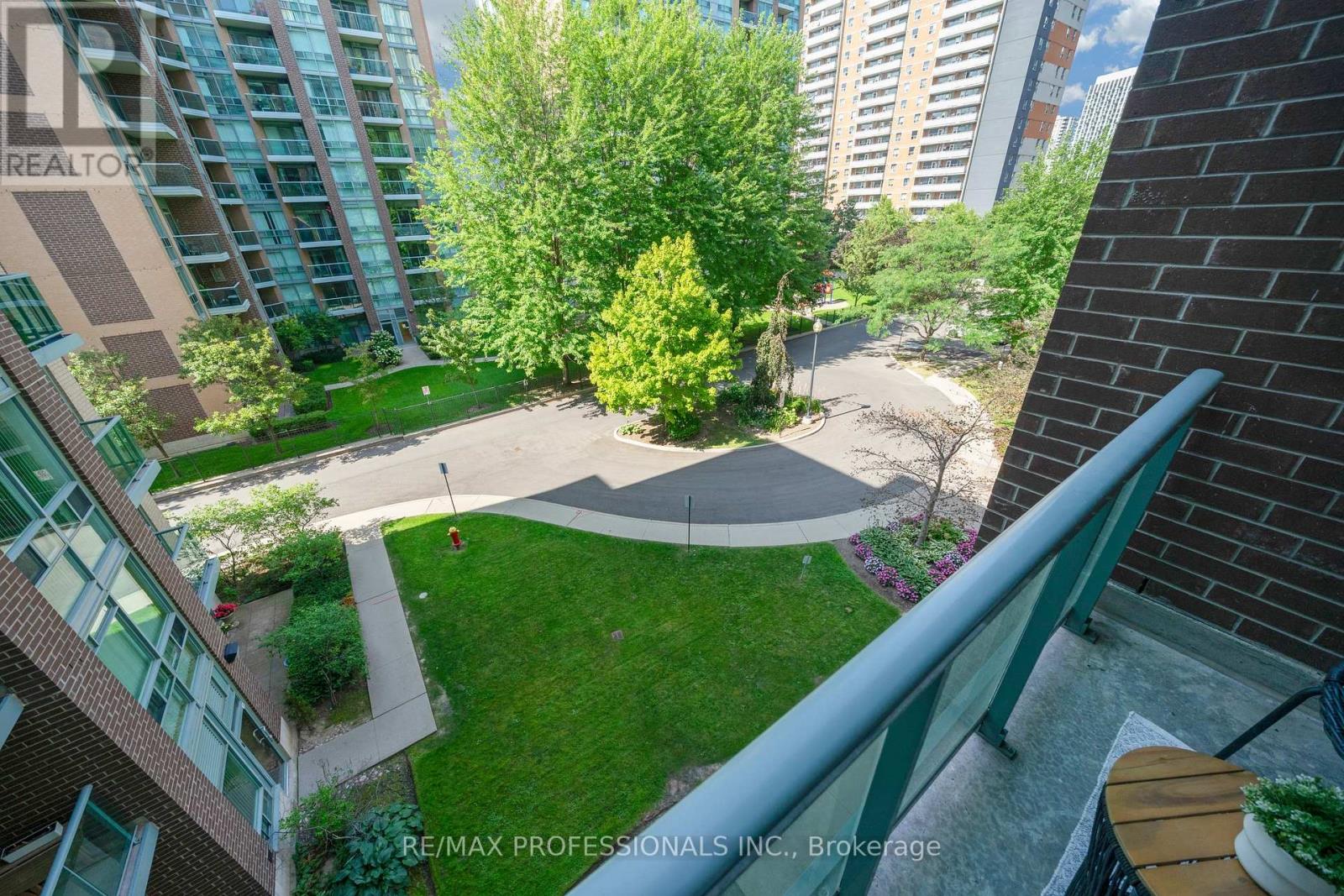 402 - 9 Michael Power Place, Toronto, Ontario  M9A 0A5 - Photo 27 - W13703836