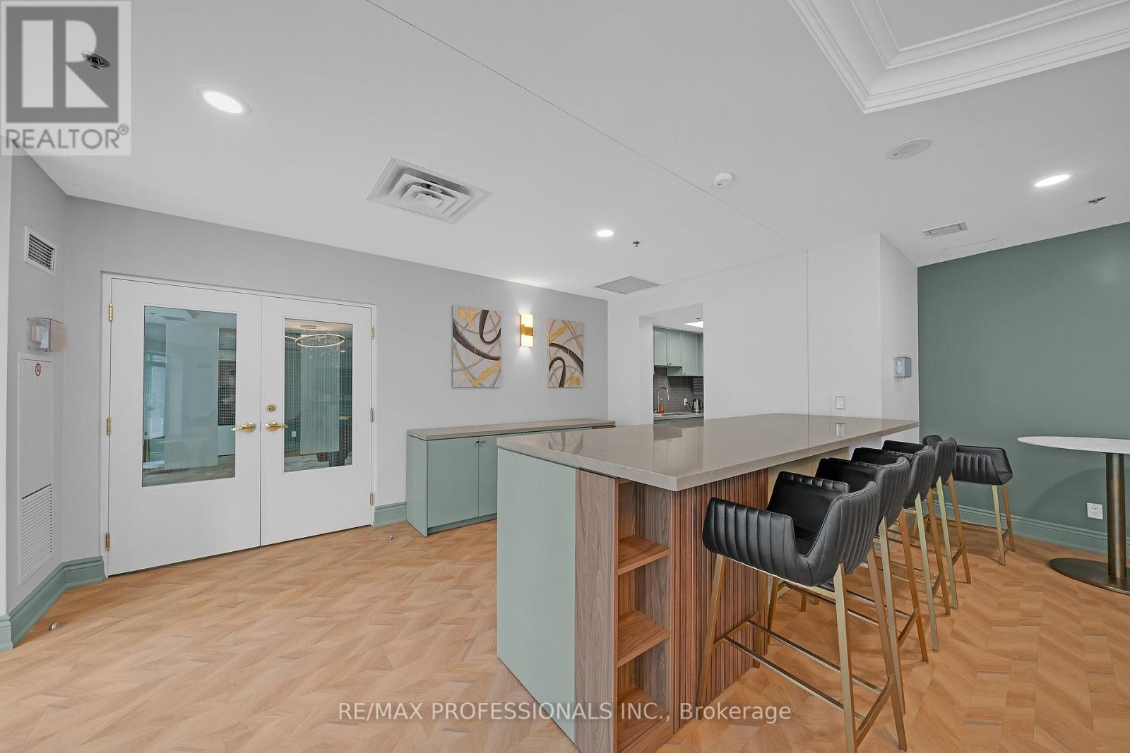 402 - 9 Michael Power Place, Toronto, Ontario  M9A 0A5 - Photo 29 - W13703836