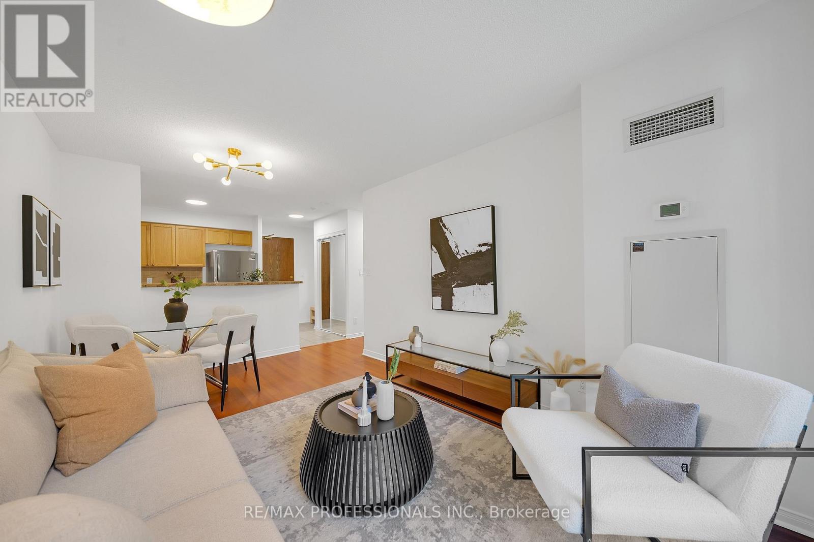 402 - 9 Michael Power Place, Toronto, Ontario  M9A 0A5 - Photo 3 - W13703836