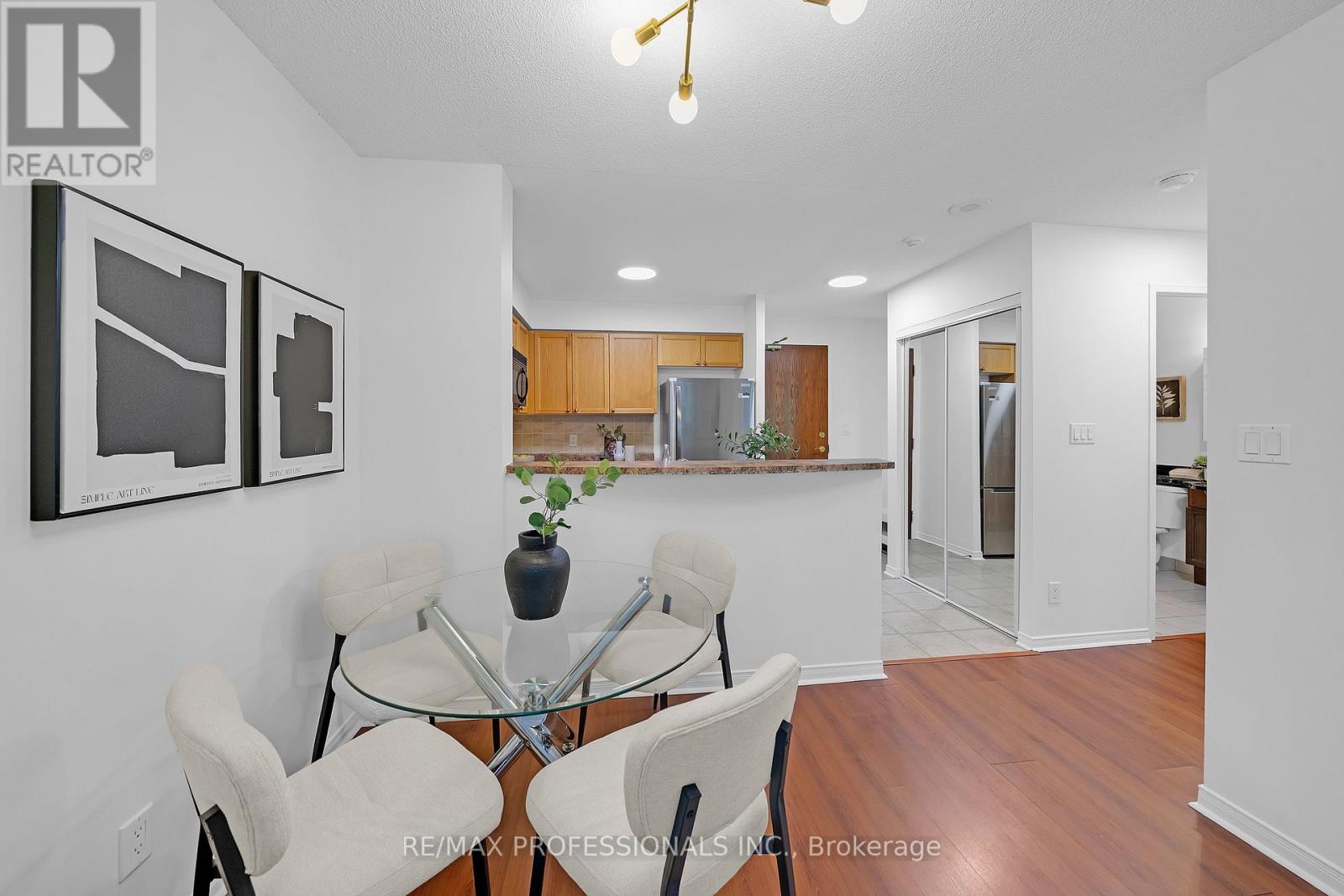402 - 9 Michael Power Place, Toronto, Ontario  M9A 0A5 - Photo 7 - W13703836