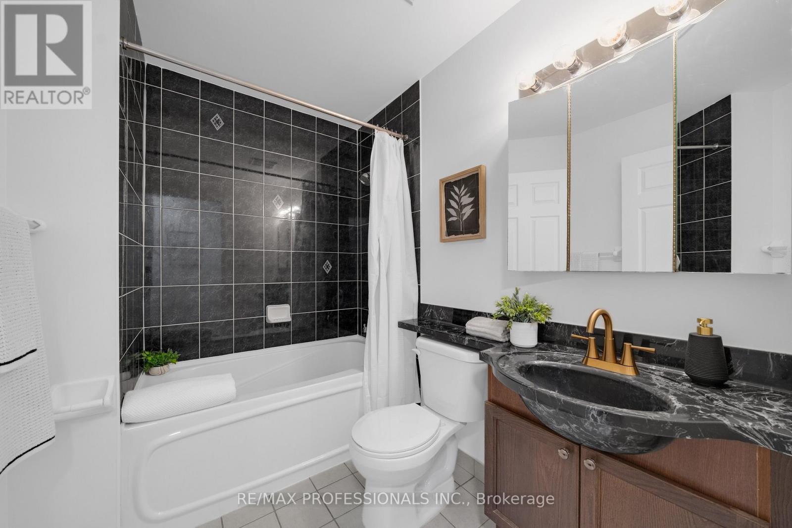 402 - 9 Michael Power Place, Toronto, Ontario  M9A 0A5 - Photo 9 - W13703836