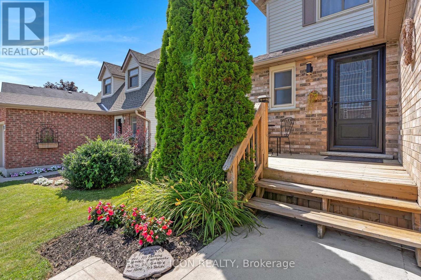 311 Misty Crescent, Kitchener, Ontario  N2B 3V4 - Photo 3 - X13702482