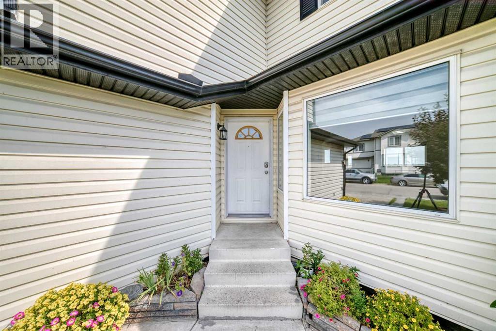 151 Applestone Park SE, Calgary, Alberta  T2A 7W2 - Photo 3 - A2331155