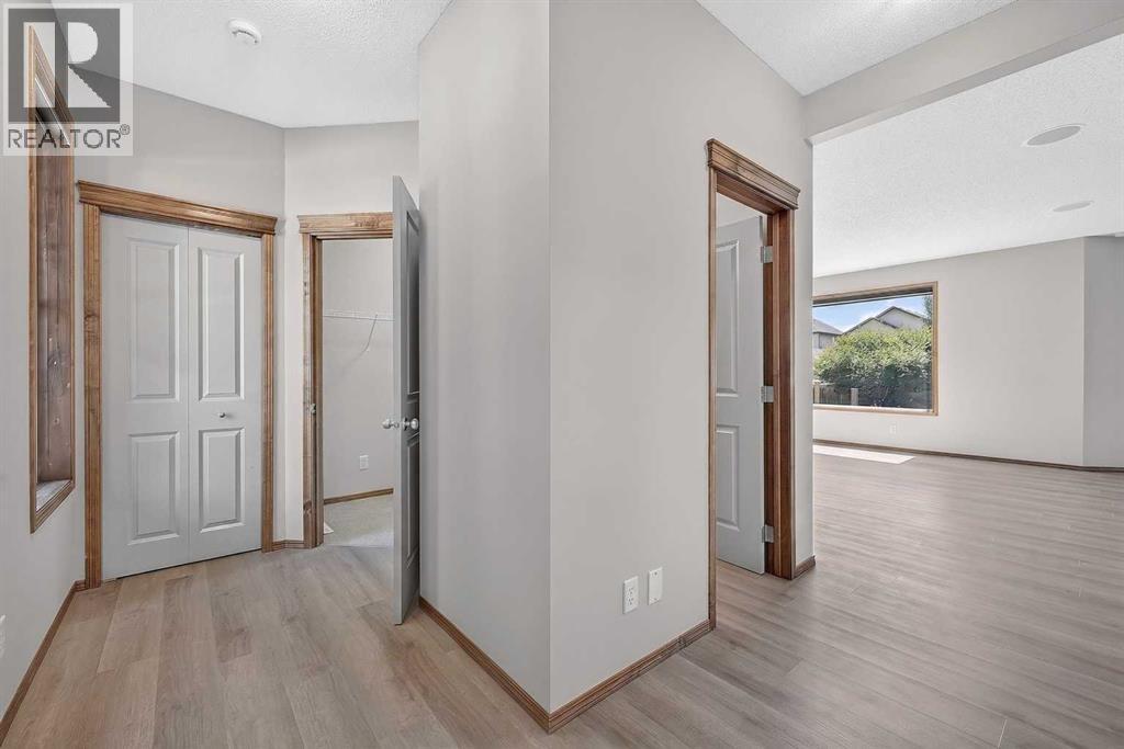 249 Elgin Manor SE, Calgary, Alberta  T2Z 4Z7 - Photo 7 - A2326021
