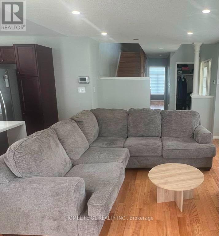 25 Hornett Way, Ajax, Ontario L1Z 0K6 - Photo 2 - E13703874