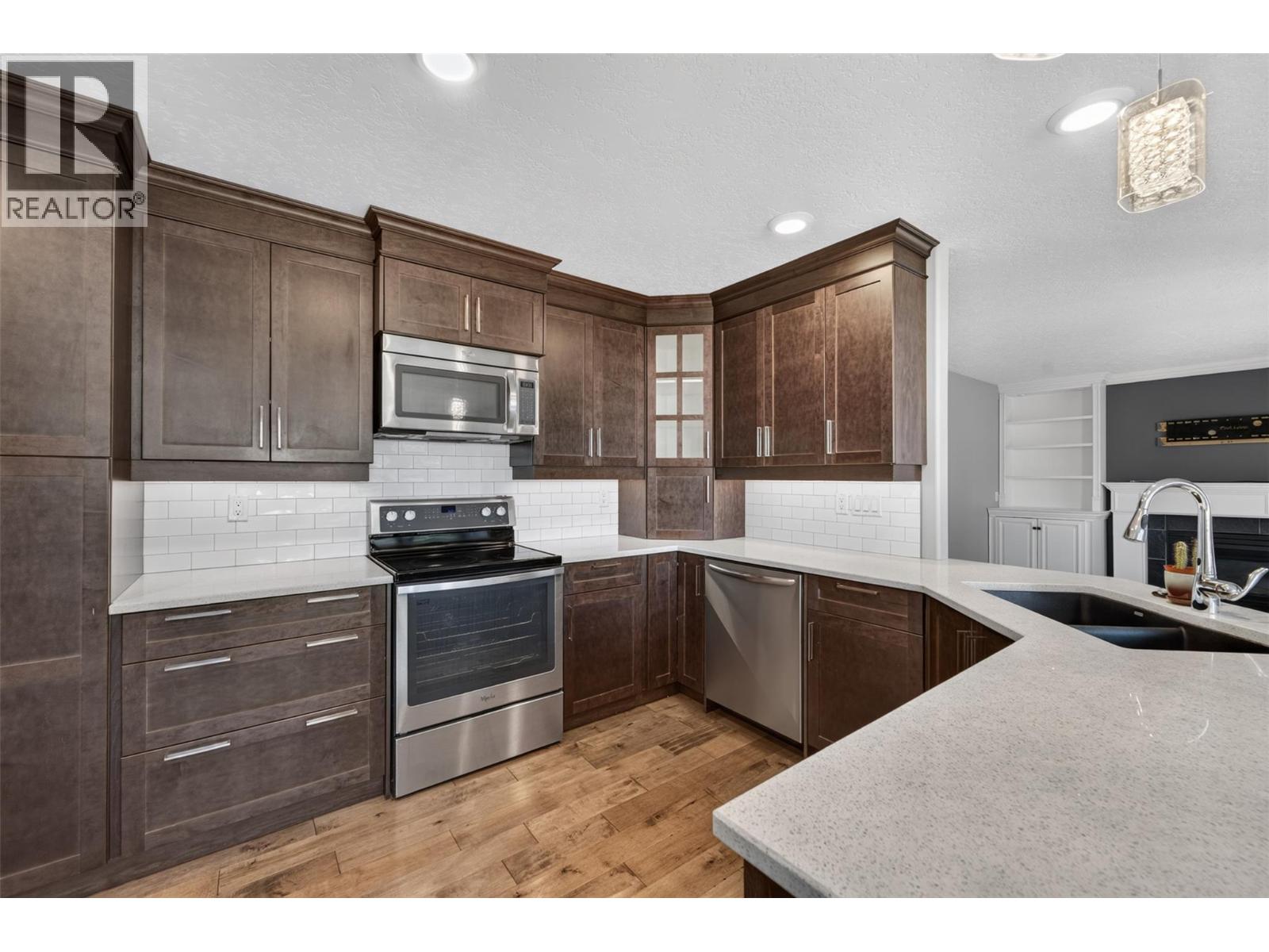 10717 Cottonwood Crescent, Dawson Creek, British Columbia  V1G 4E4 - Photo 2 - 10398498