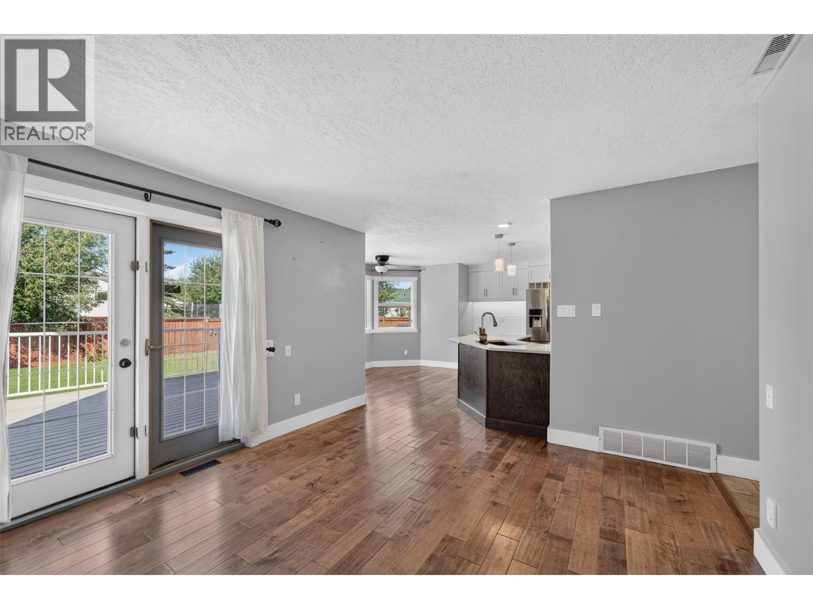 10717 Cottonwood Crescent, Dawson Creek, British Columbia  V1G 4E4 - Photo 8 - 10398498