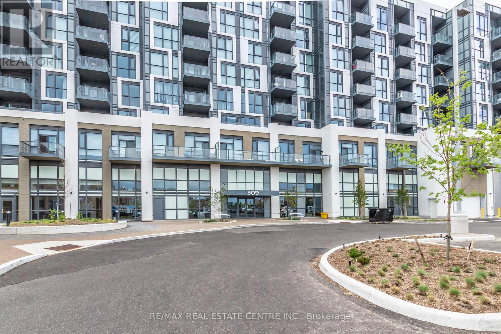401 - 509 Dundas Street W, Oakville, Ontario L6M 5P4 - Photo 2 - W13703872