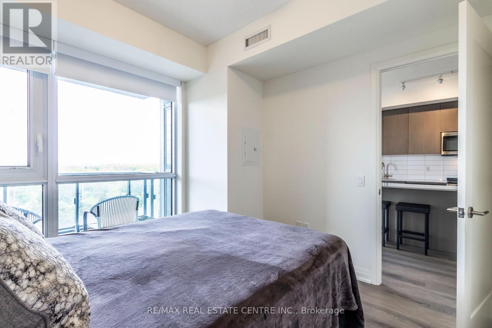 401 - 509 Dundas Street W, Oakville, Ontario L6M 5P4 - Photo 9 - W13703872