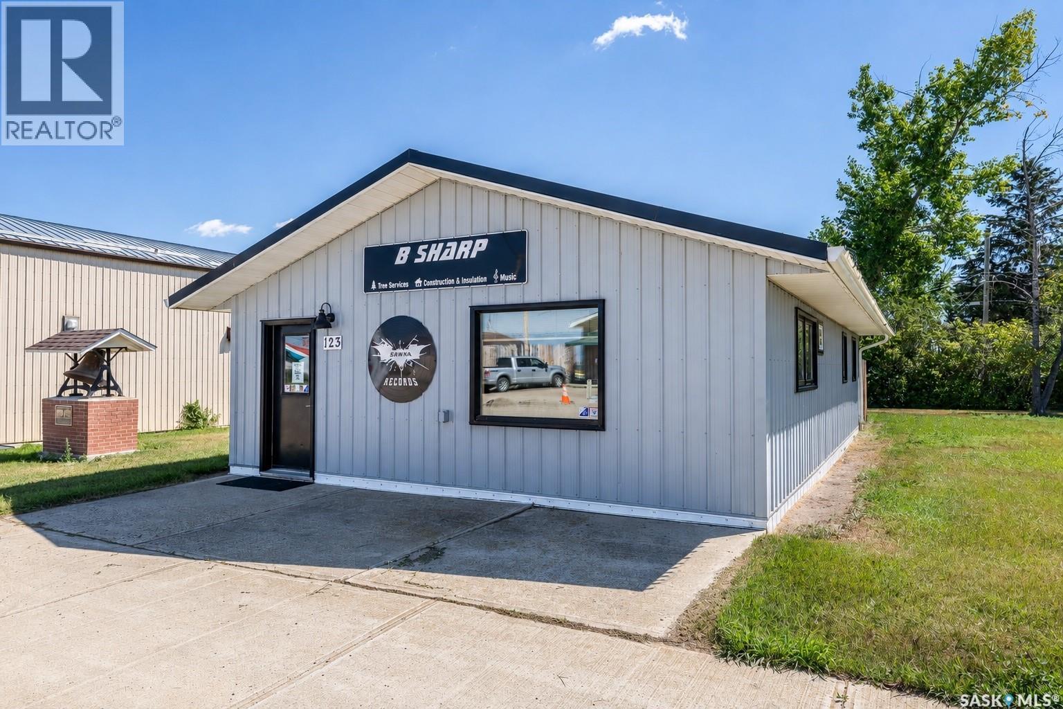 123 Ogema Street, Tugaske, Saskatchewan  S0H 4B0 - Photo 1 - SK046343