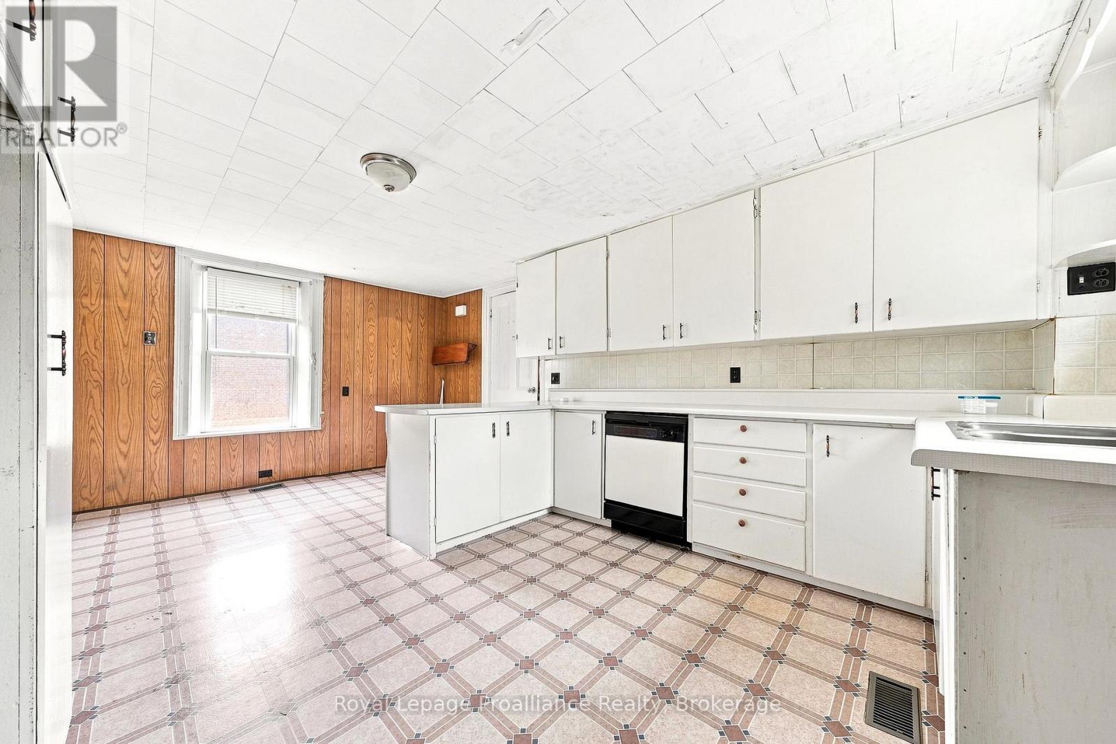 380-384 Main Street, Prince Edward County, Ontario  K0K 1G0 - Photo 39 - X13703942