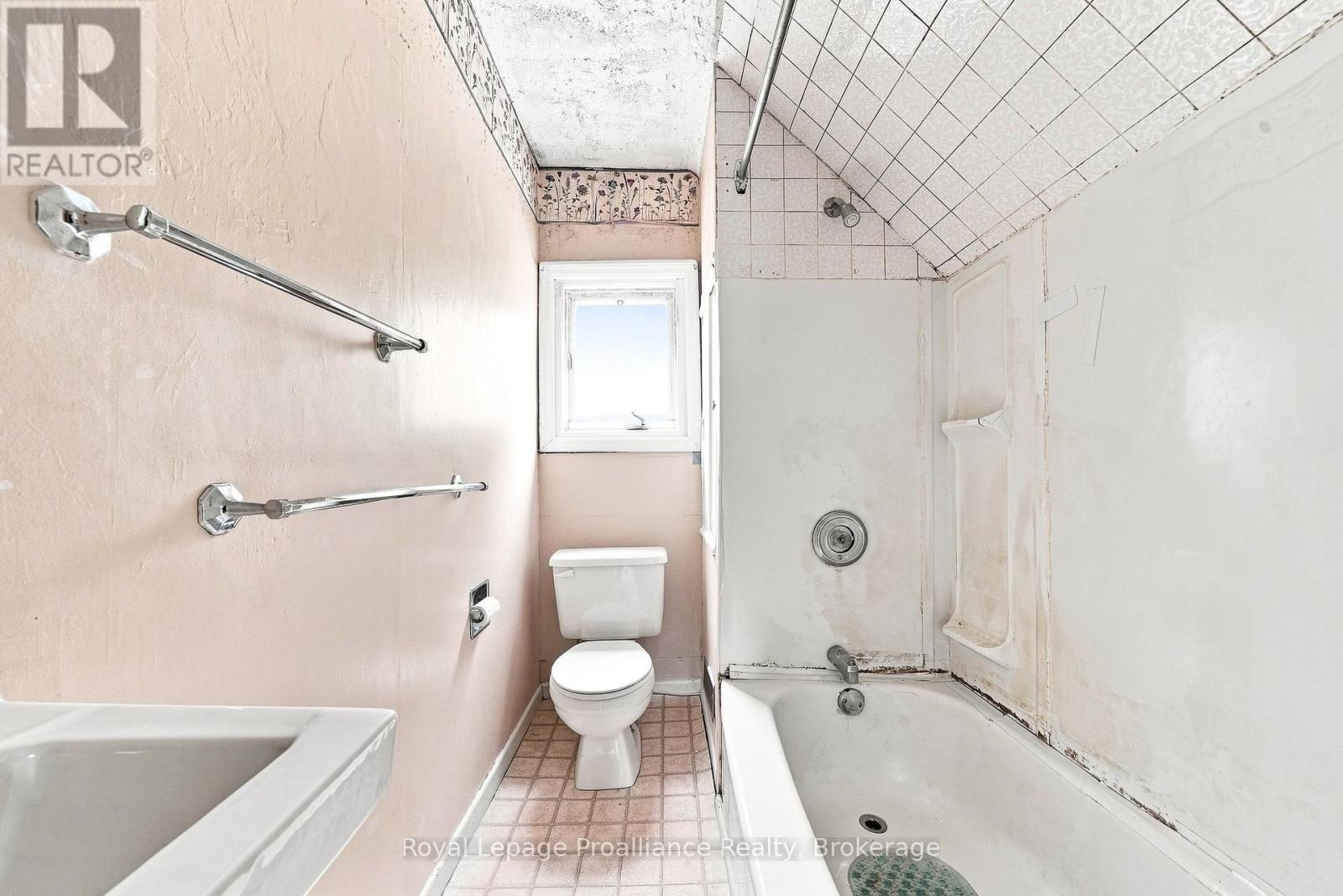 380-384 Main Street, Prince Edward County, Ontario  K0K 1G0 - Photo 48 - X13703942