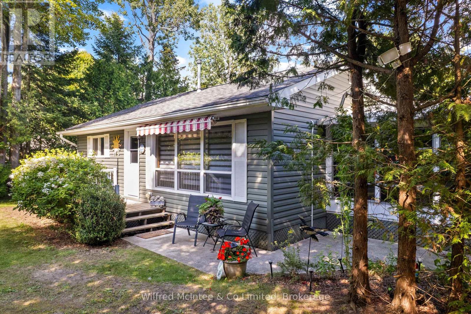 32 Mohawk Drive, Native Leased Lands, Ontario  N0H 2L0 - Photo 2 - X13703938