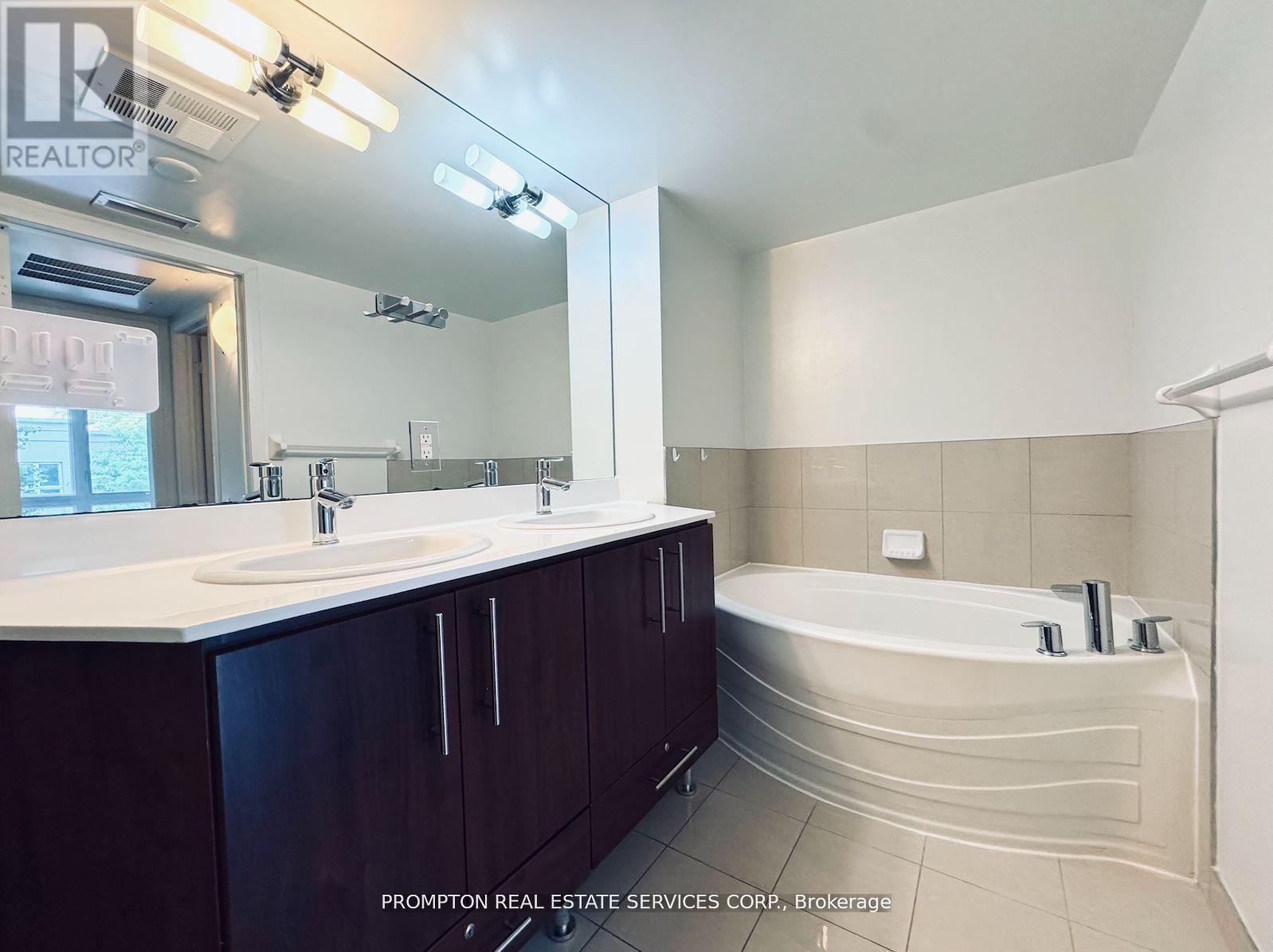 Th 10 - 19 Anndale Drive, Toronto, Ontario M2N 0H2 - Photo 7 - C13703934