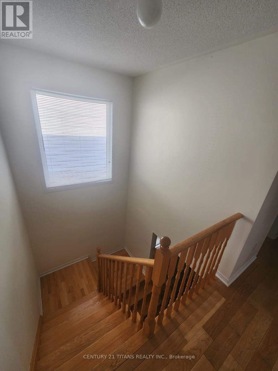 69 Rampart Crescent, Whitby, Ontario L1P 1T7 - Photo 10 - E13703930
