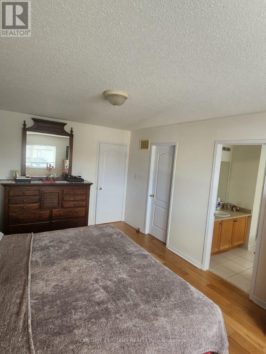 69 Rampart Crescent, Whitby, Ontario L1P 1T7 - Photo 12 - E13703930