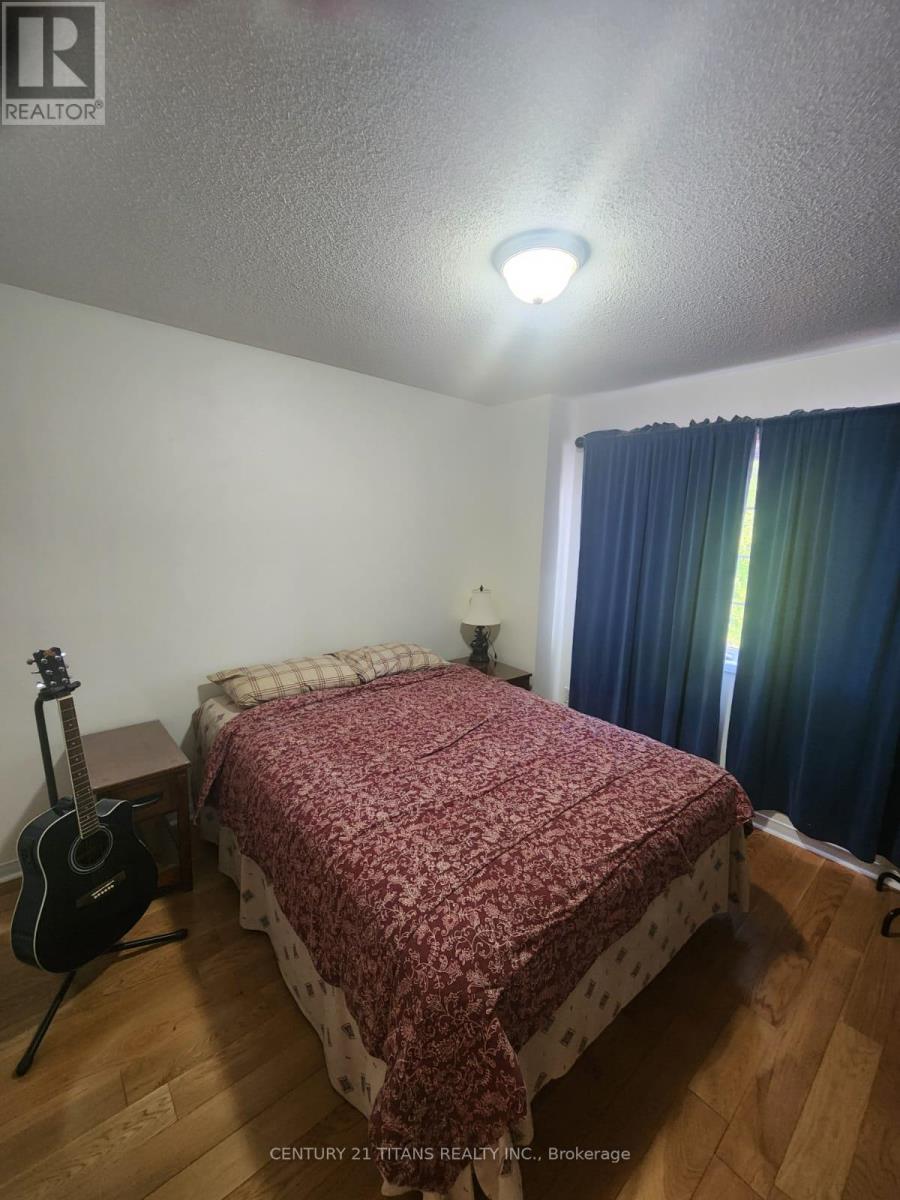 69 Rampart Crescent, Whitby, Ontario L1P 1T7 - Photo 14 - E13703930