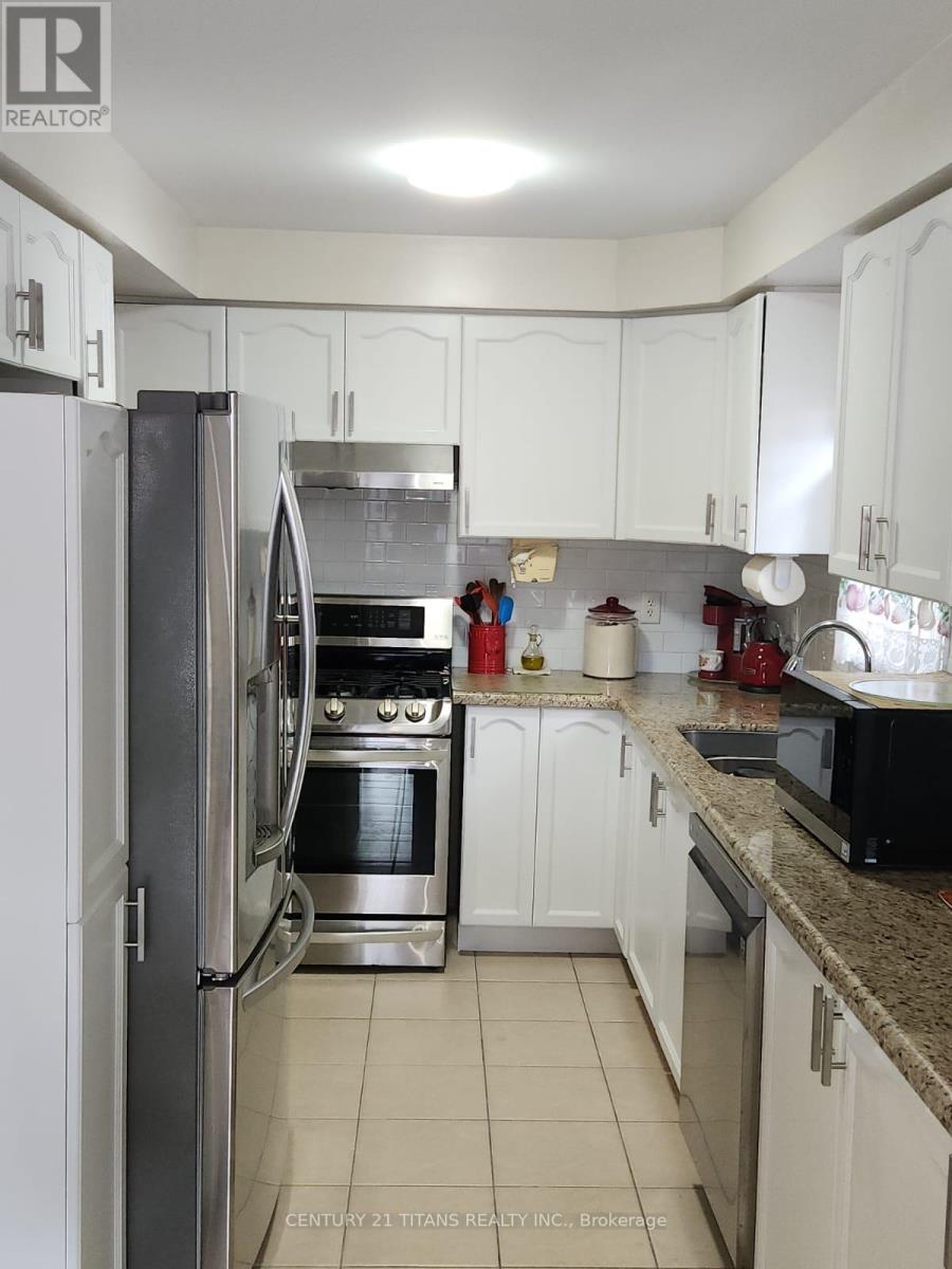69 Rampart Crescent, Whitby, Ontario L1P 1T7 - Photo 7 - E13703930