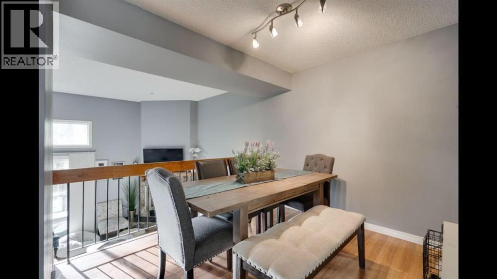 164 Glamis Terrace Sw, Calgary, Alberta  t3e 6v3 - Photo 5 - A2339132