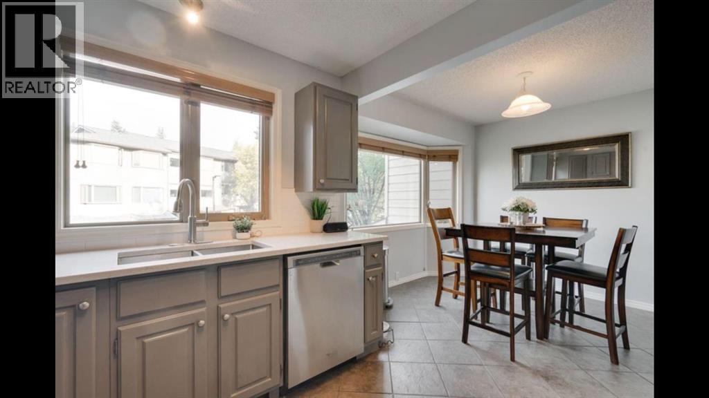 164 Glamis Terrace Sw, Calgary, Alberta  t3e 6v3 - Photo 9 - A2339132