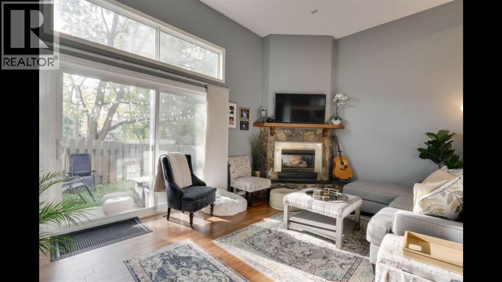 164 Glamis Terrace Sw, Calgary, Alberta  t3e 6v3 - Photo 3 - A2339132