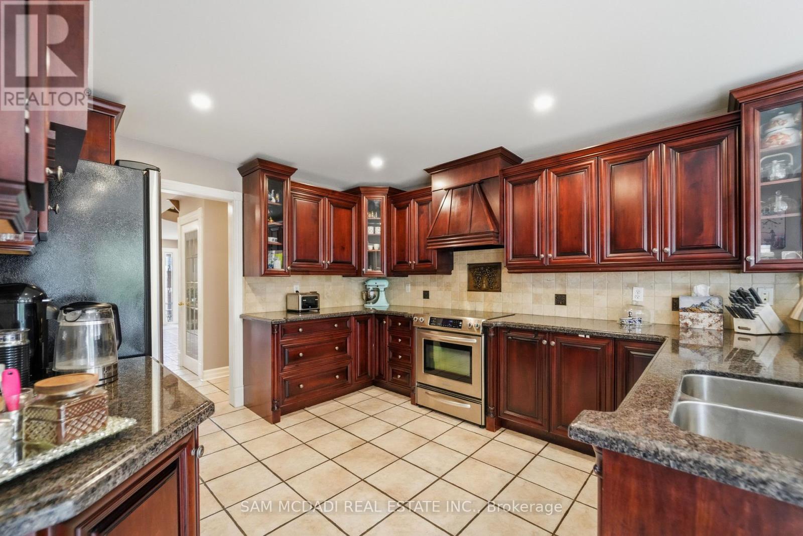 3605 Trelawny Circle, Mississauga, Ontario  L5N 6N8 - Photo 11 - W13703890