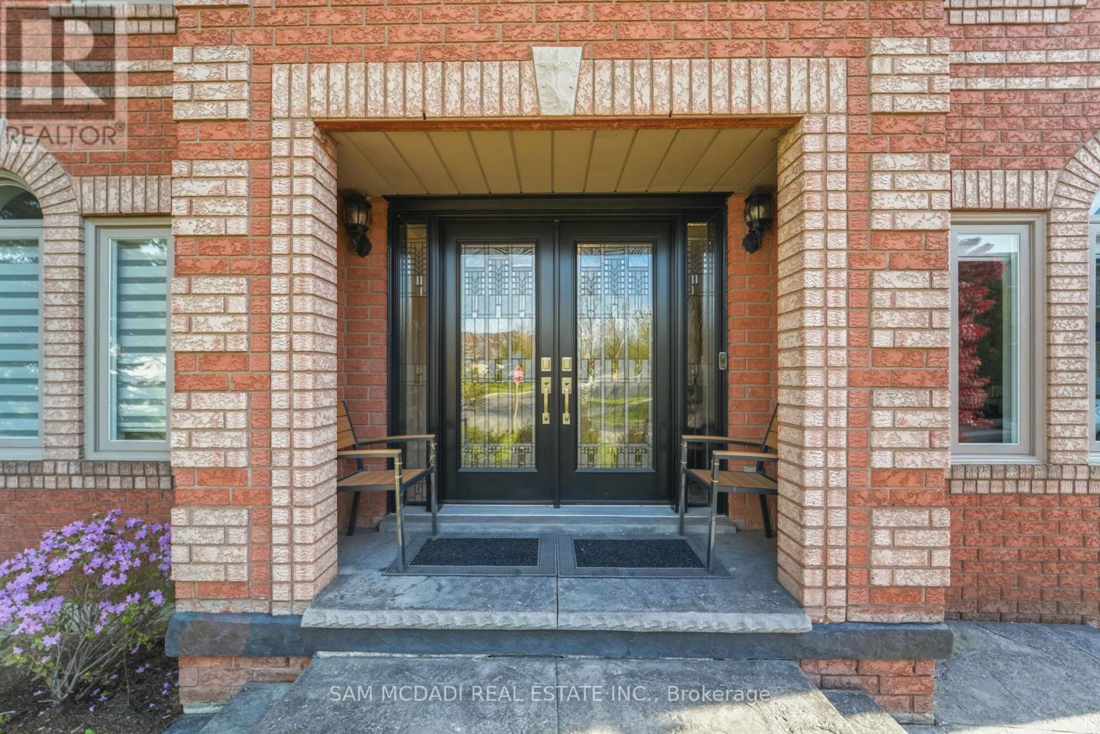 3605 Trelawny Circle, Mississauga, Ontario  L5N 6N8 - Photo 2 - W13703890