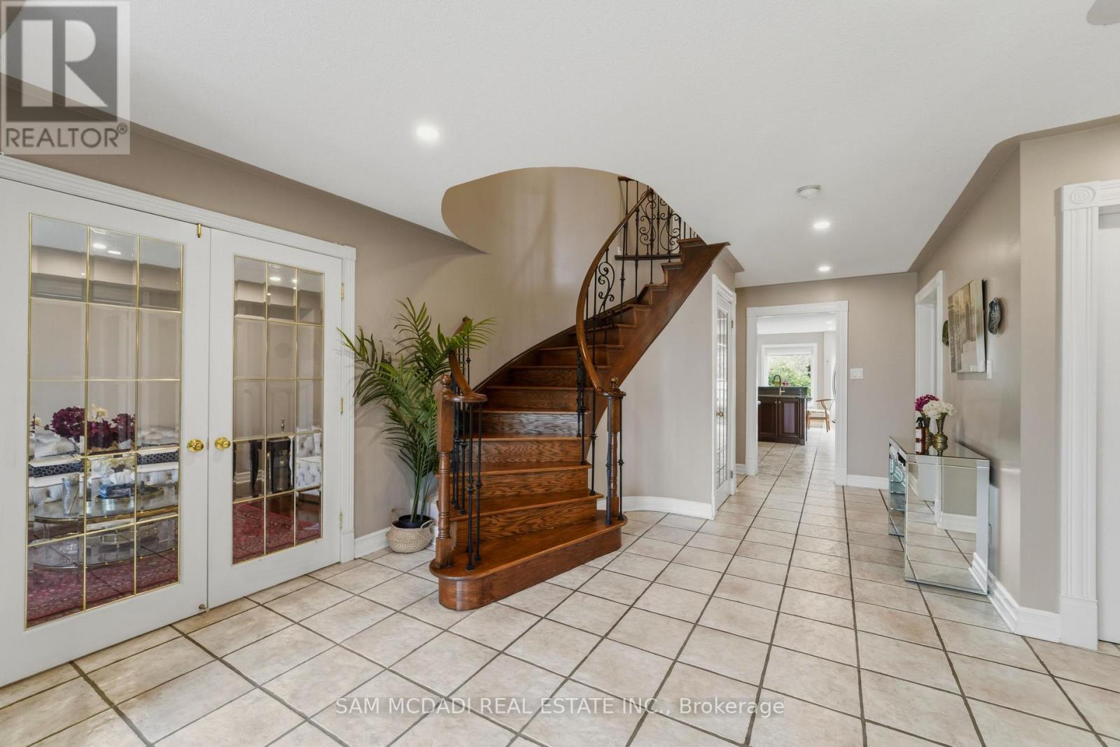3605 Trelawny Circle, Mississauga, Ontario  L5N 6N8 - Photo 4 - W13703890