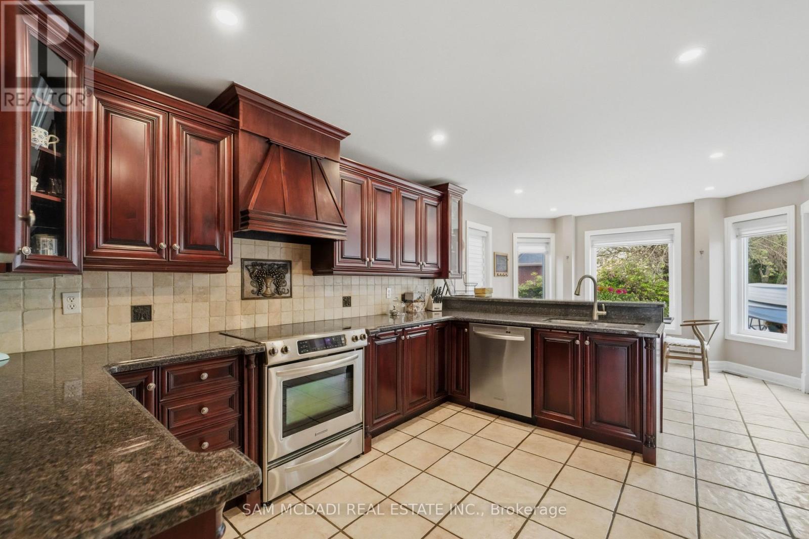 3605 Trelawny Circle, Mississauga, Ontario  L5N 6N8 - Photo 8 - W13703890